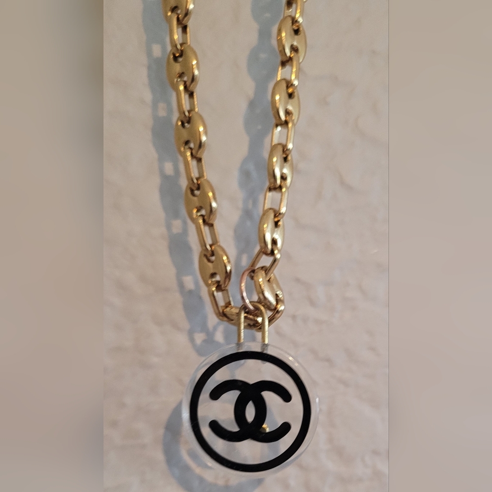 C h a n e l Pendant Necklace - Picture 6 of 10